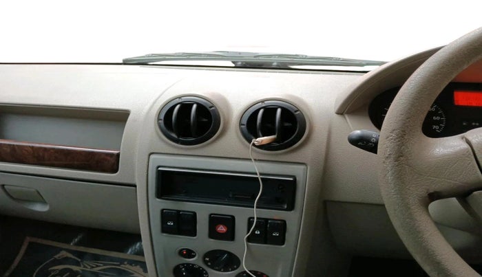 2008 Mahindra Renault Logan GLE 1.4, Petrol, Manual, 1,10,727 km, interior