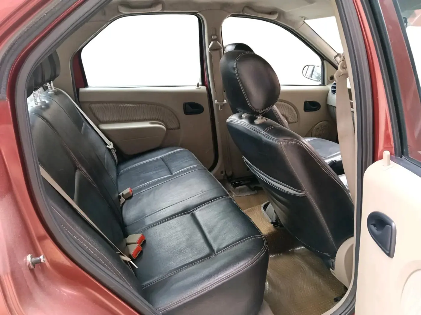 2008 Mahindra Renault Logan GLE 1.4, Petrol, Manual, 1,10,727 km, interior