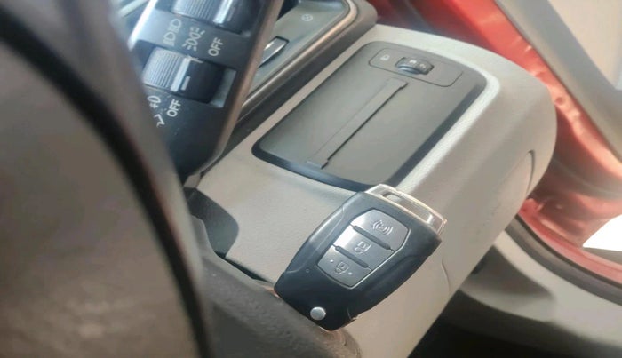 2019 Mahindra XUV300 W6 1.5 DIESEL, Diesel, Manual, 9,99,999 km, interior