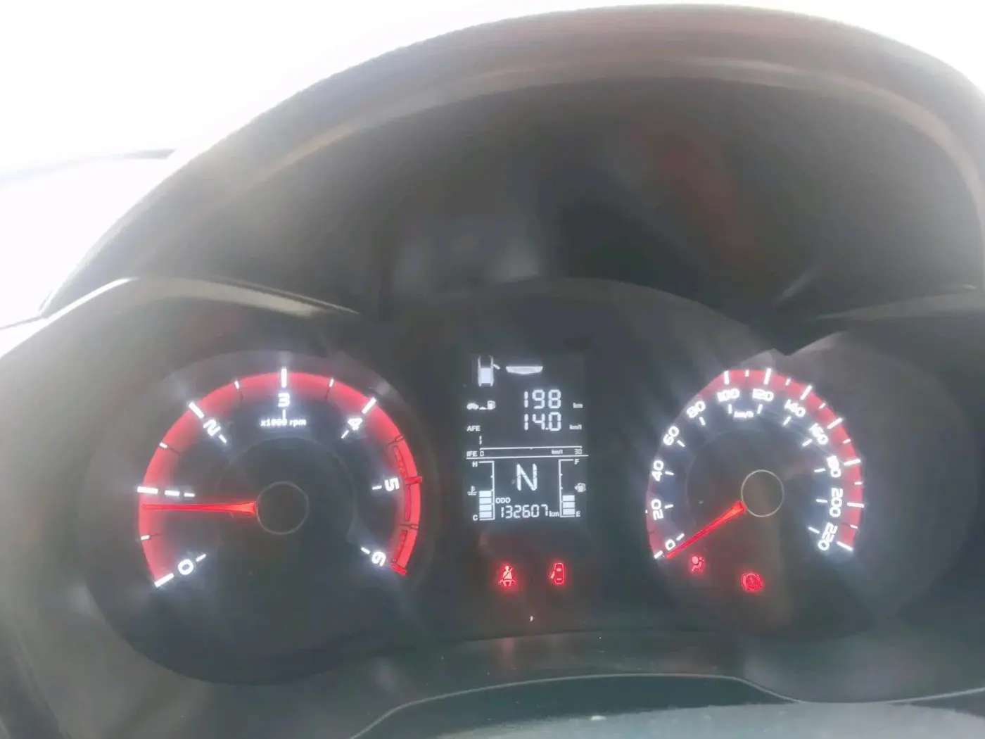 2019 Mahindra XUV300 W6 1.5 DIESEL, Diesel, Manual, 1,32,715 km, interior