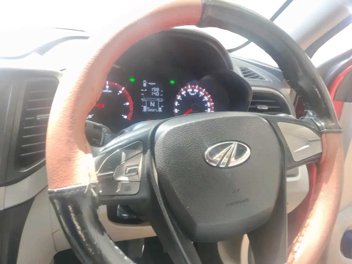 2019 Mahindra XUV300 W6 1.5 DIESEL, Diesel, Manual, 1,32,715 km, interior