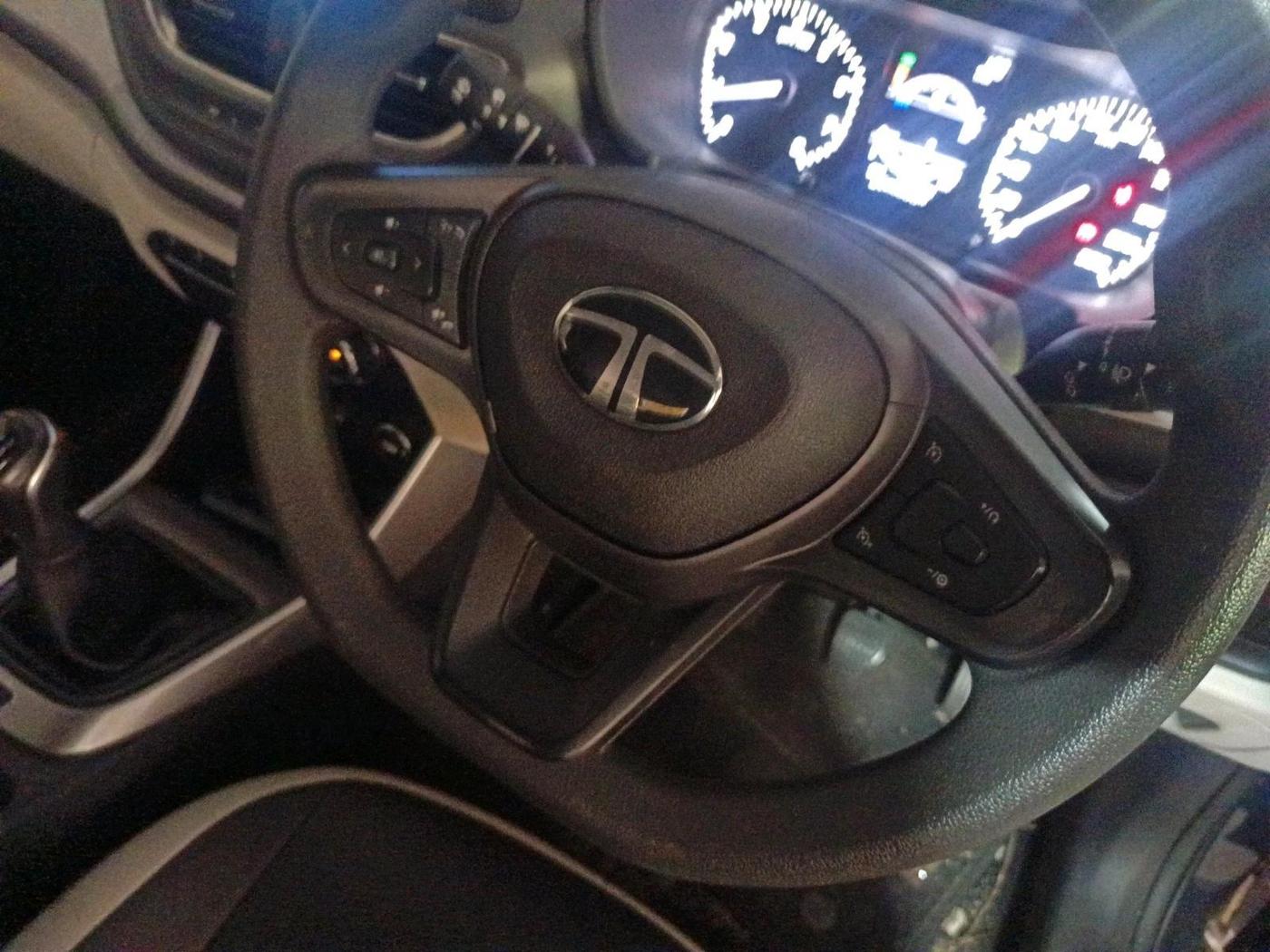 2023 Tata ALTROZ XZ DIESEL, Diesel, Manual, 13,451 km, interior