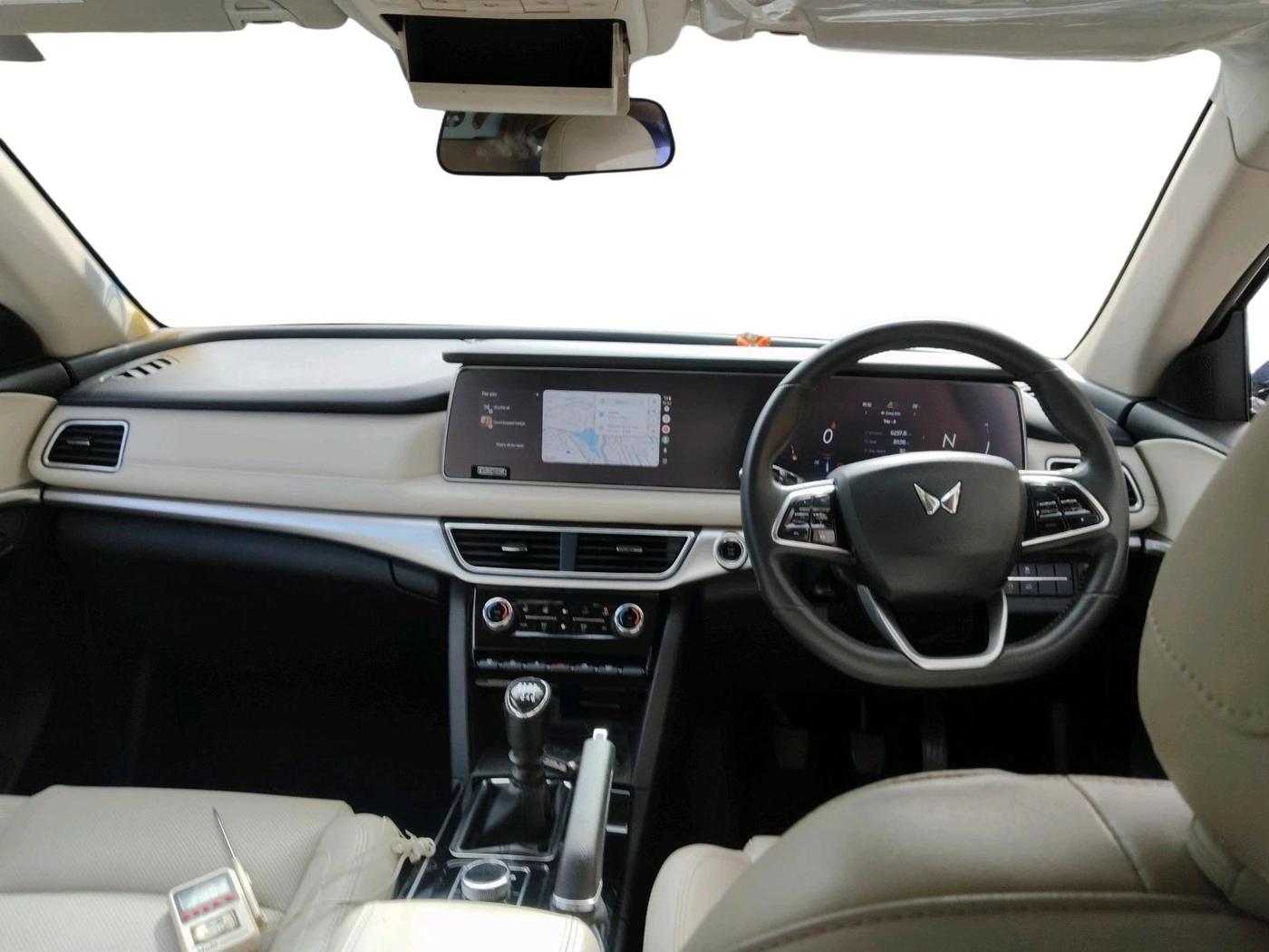 2021 Mahindra XUV700 AX 7 P MT 7 STR, Petrol, Manual, 36,324 km, interior