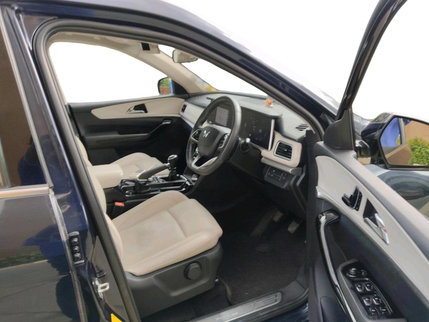 2021 Mahindra XUV700 AX 7 P MT 7 STR, Petrol, Manual, 36,324 km, interior