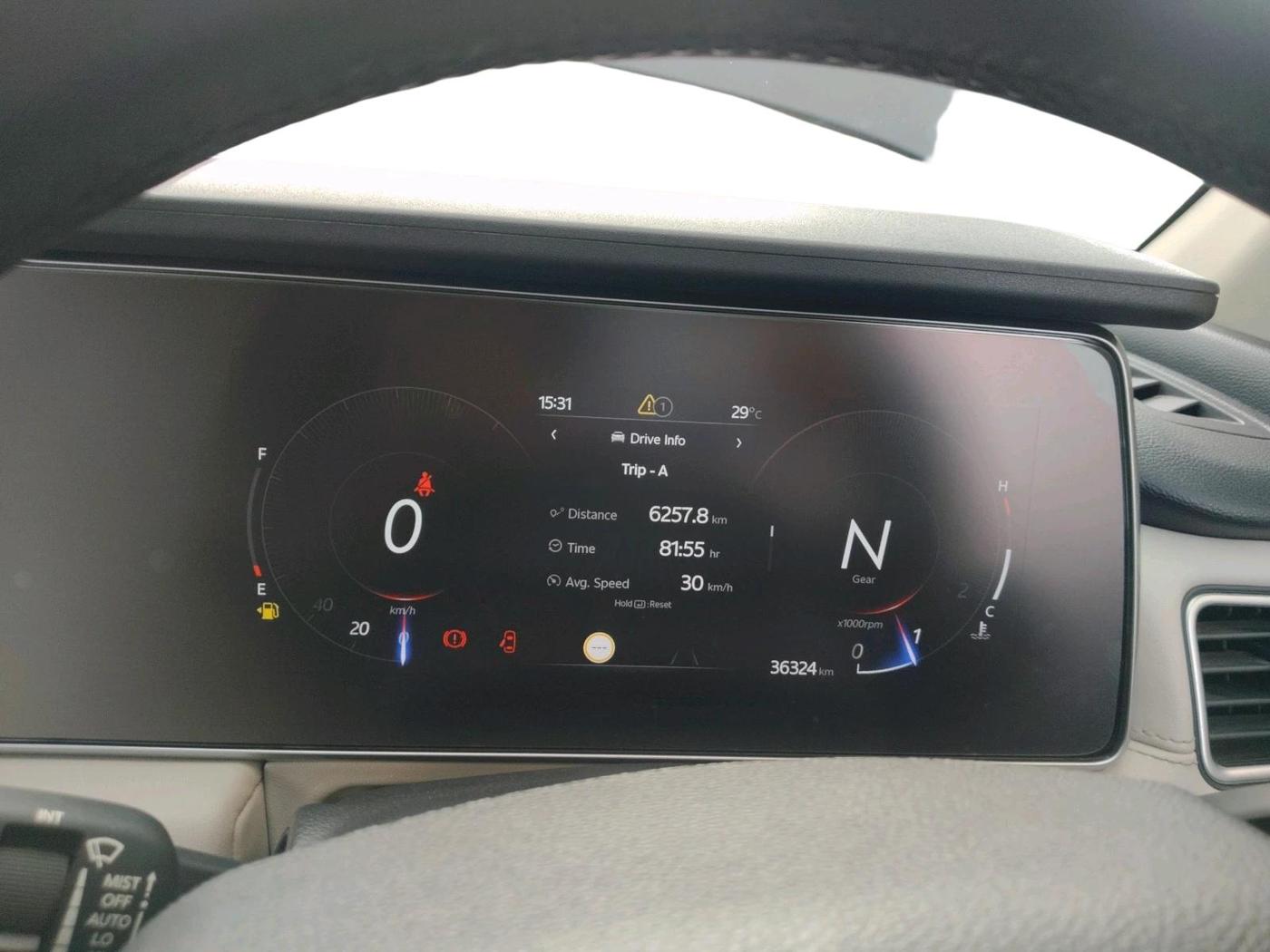 2021 Mahindra XUV700 AX 7 P MT 7 STR, Petrol, Manual, 36,324 km, interior