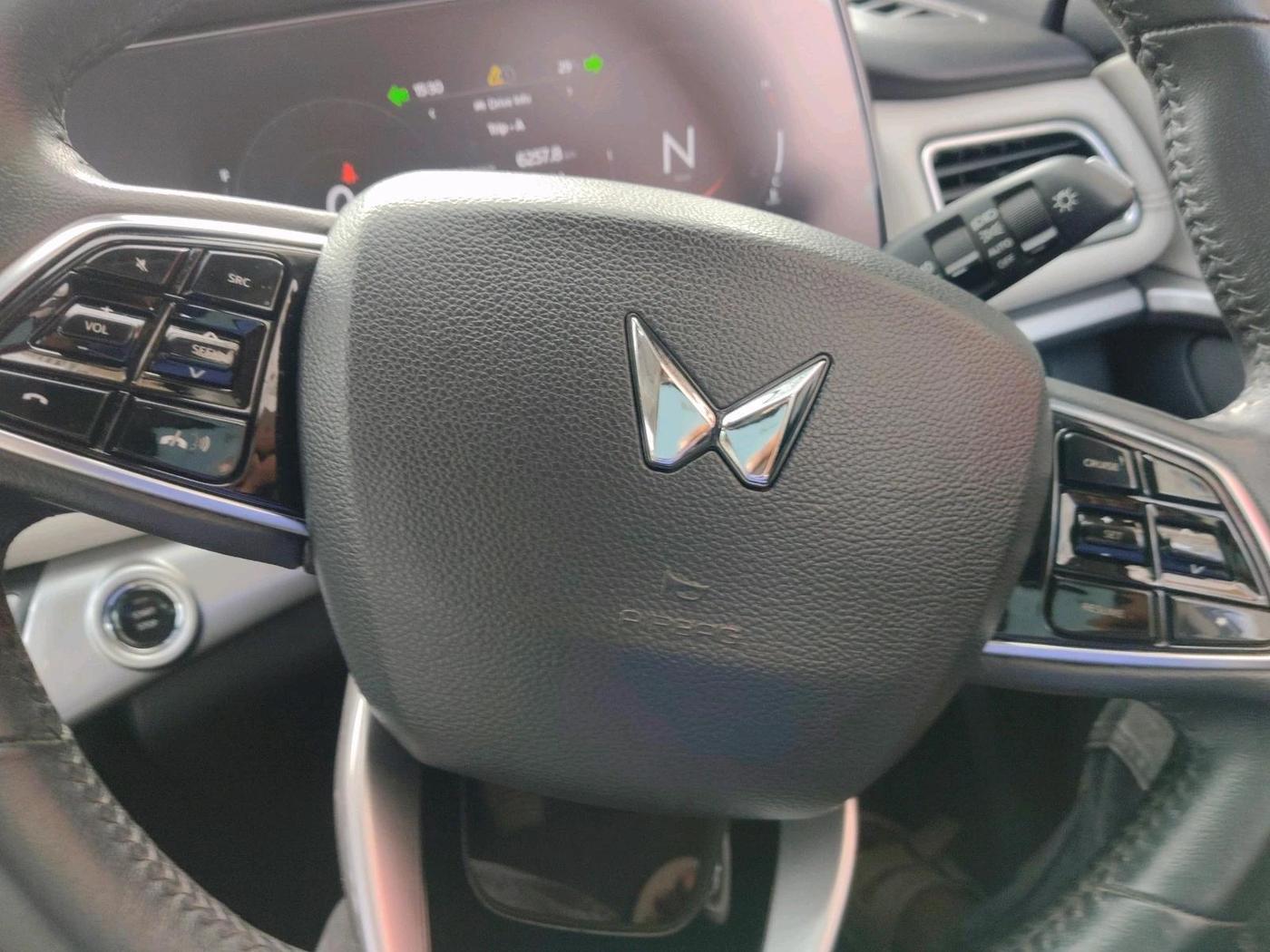 2021 Mahindra XUV700 AX 7 P MT 7 STR, Petrol, Manual, 36,324 km, interior