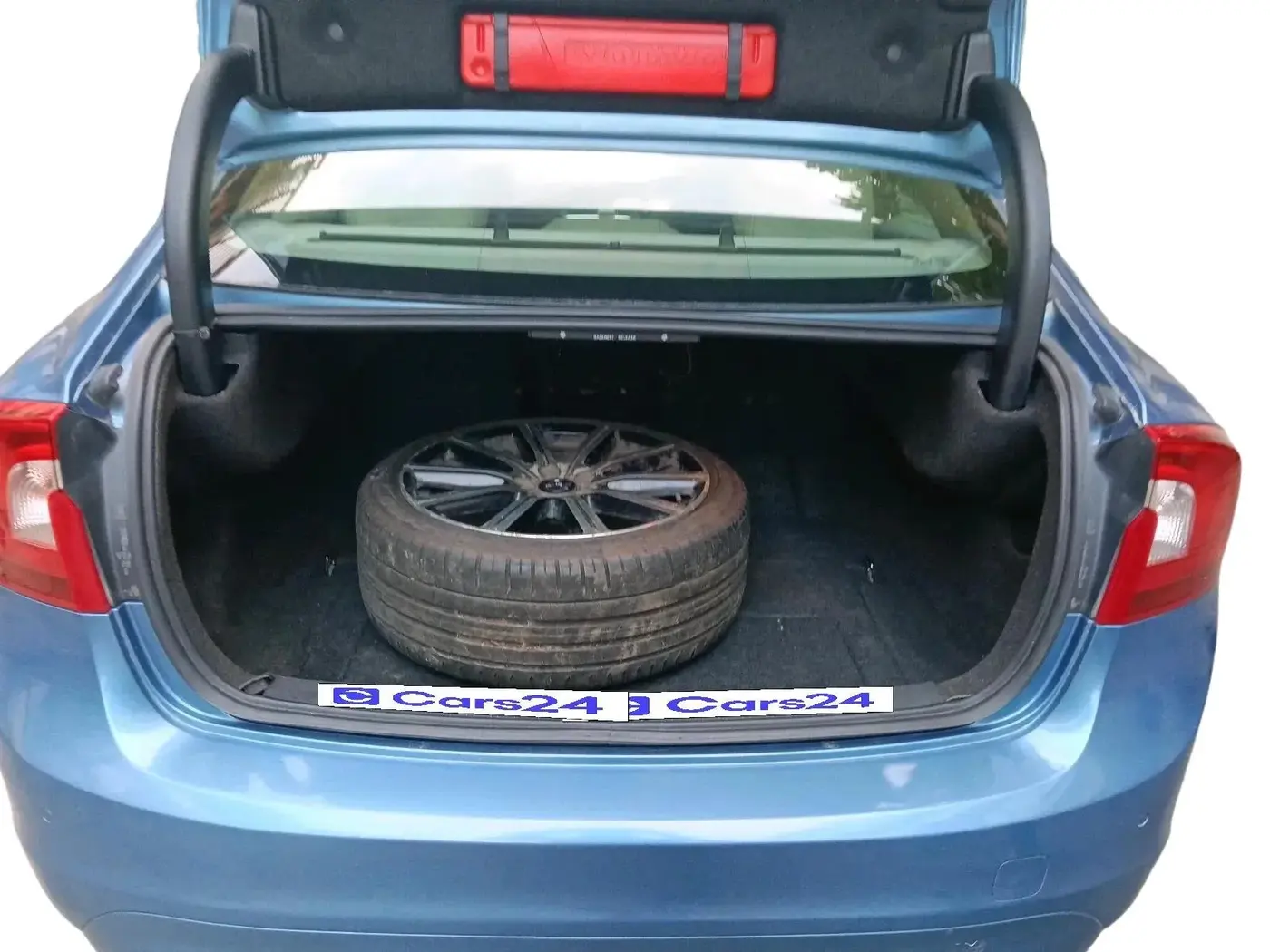 2014 Volvo S60 SUMMUM D5, Diesel, Automatic, 1,28,459 km, exterior
