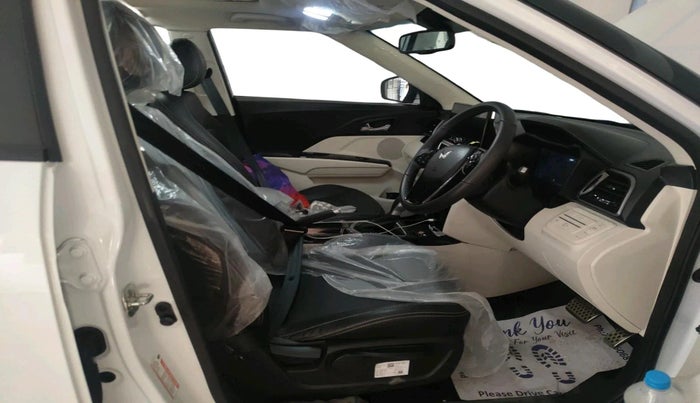 2025 Mahindra XUV 3XO REVX A 1.2 Petrol AT, Petrol, Automatic, 5,957 km, interior