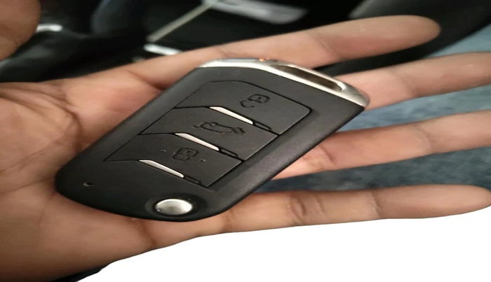 2025 Mahindra XUV 3XO REVX A 1.2 Petrol AT, Petrol, Automatic, 5,957 km, interior