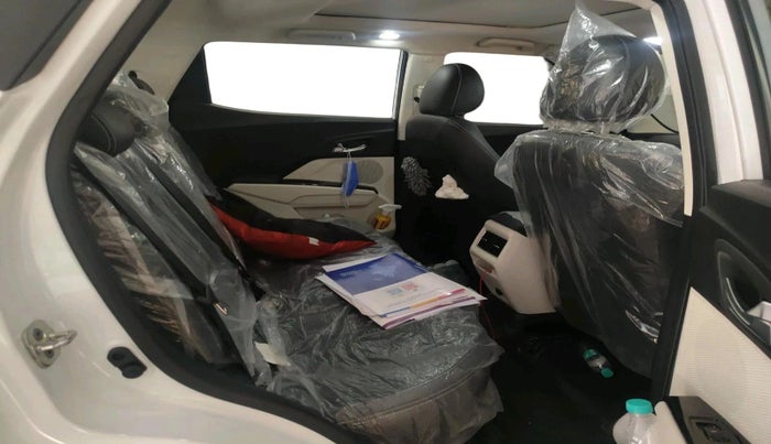 2025 Mahindra XUV 3XO REVX A 1.2 Petrol AT, Petrol, Automatic, 5,957 km, interior