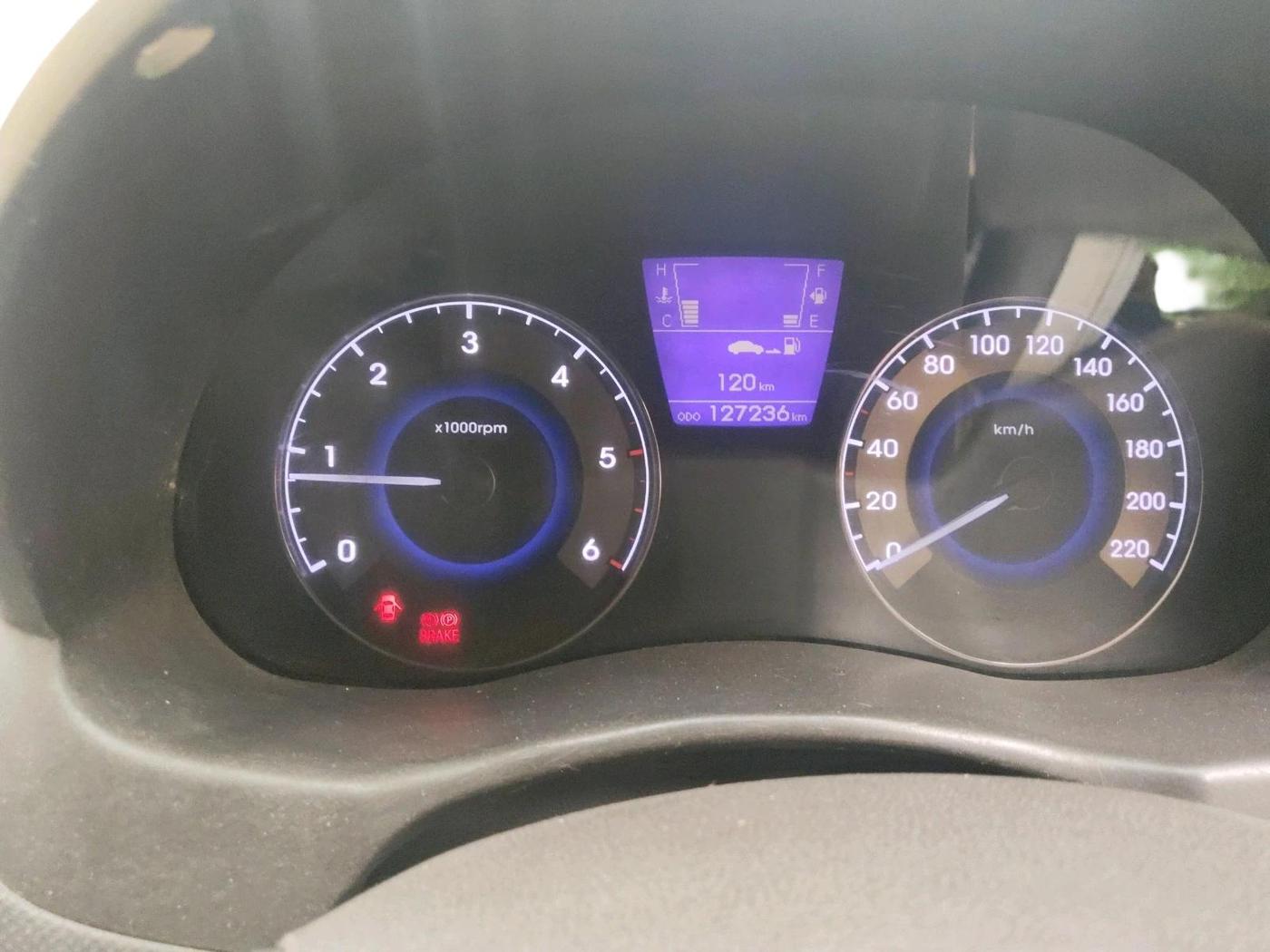 2013 Hyundai Verna FLUIDIC 1.6 CRDI SX, Diesel, Manual, 1,27,236 km, interior