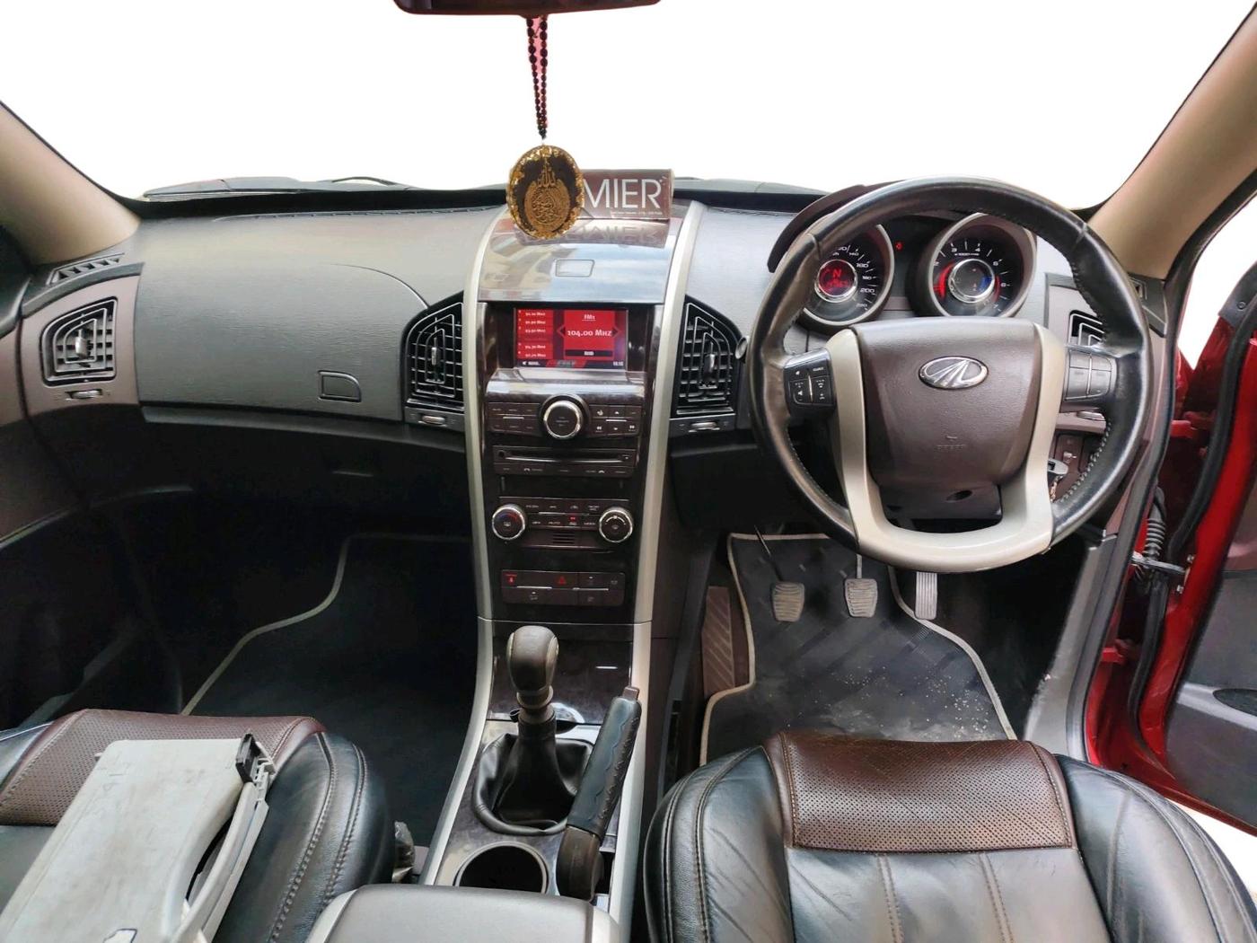2014 Mahindra XUV500 W8, Diesel, Manual, 1,47,587 km, interior