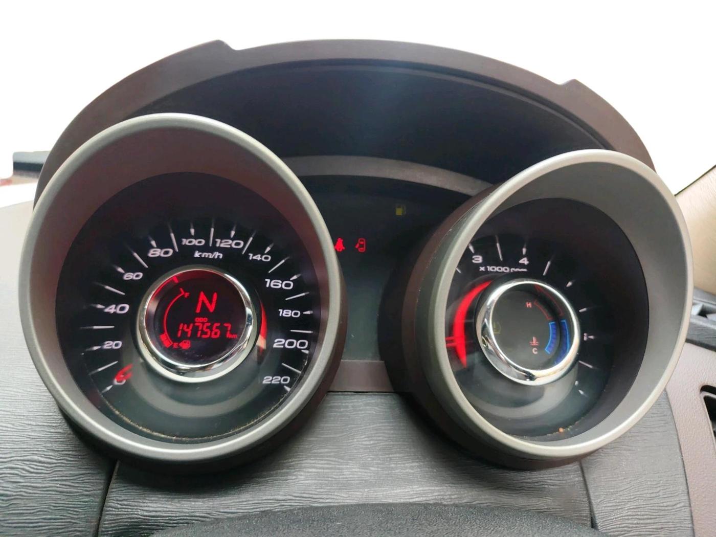 2014 Mahindra XUV500 W8, Diesel, Manual, 1,47,587 km, interior