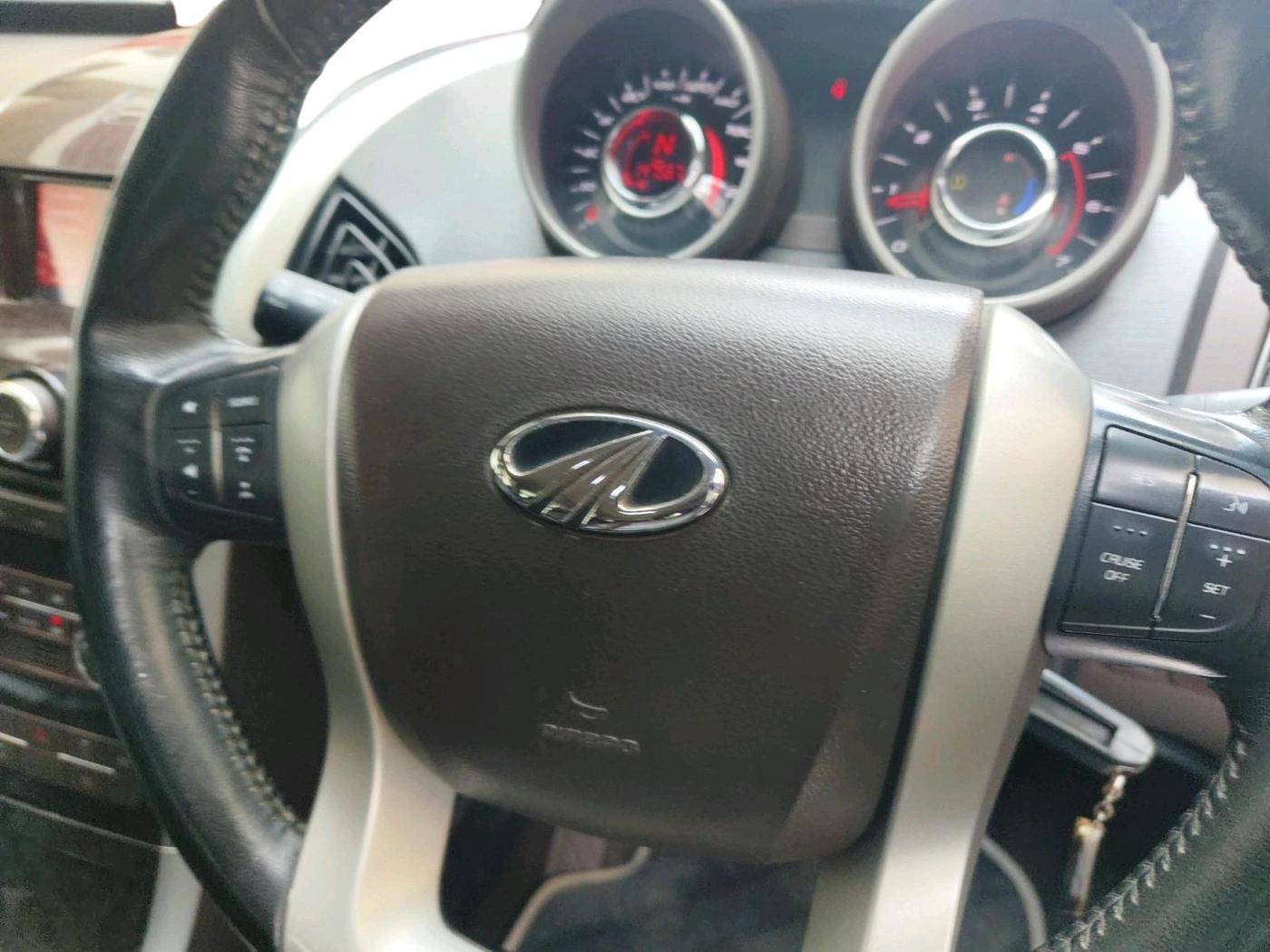 2014 Mahindra XUV500 W8, Diesel, Manual, 1,47,587 km, interior