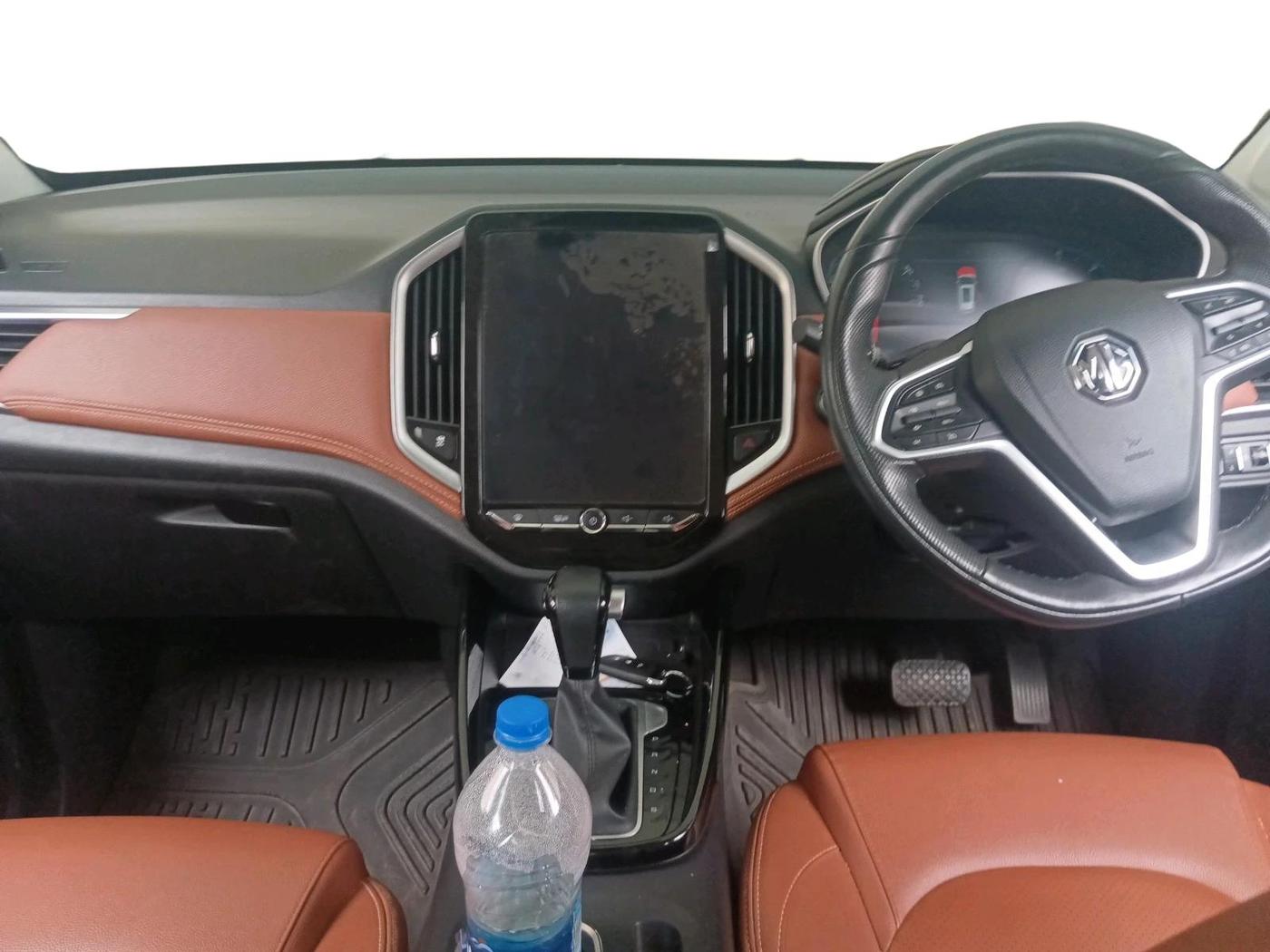 2022 MG HECTOR PLUS SHARP 1.5 PETROL TURBO CVT 6-STR, Petrol, Automatic, 28,244 km, interior