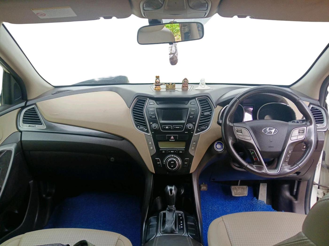 2014 Hyundai Santa Fe 4 WD AT, Diesel, Automatic, 1,12,657 km, interior