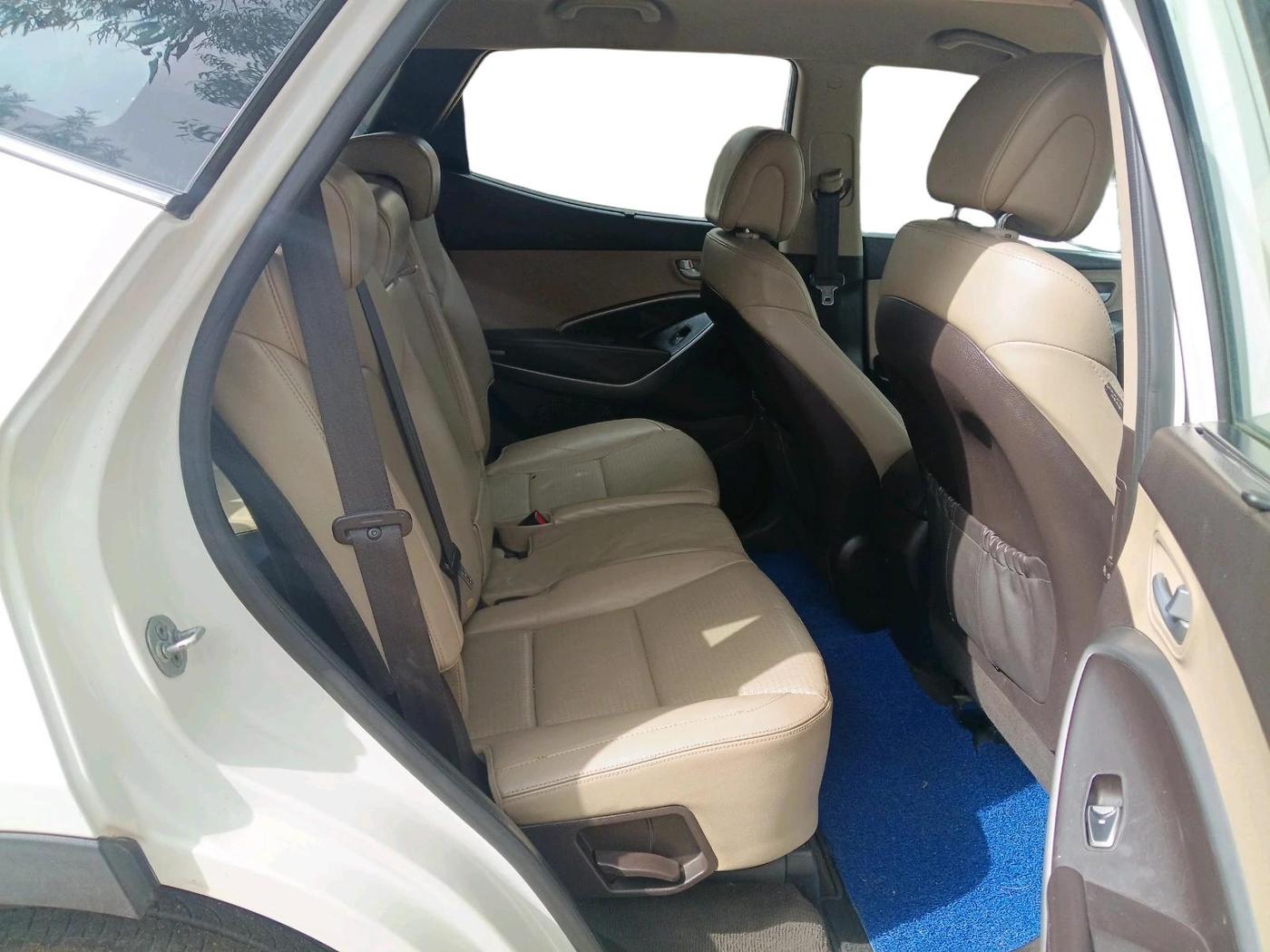 2014 Hyundai Santa Fe 4 WD AT, Diesel, Automatic, 1,12,657 km, interior