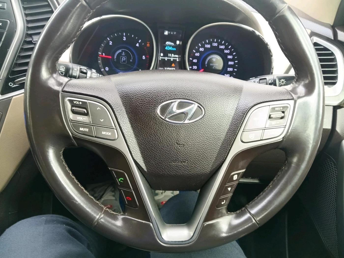 2014 Hyundai Santa Fe 4 WD AT, Diesel, Automatic, 1,12,657 km, interior