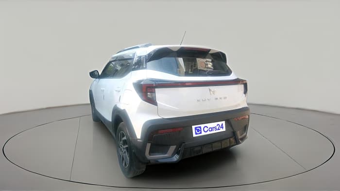 2025 Mahindra XUV 3XO AX5 1.2 L TCMPFI AT, Petrol, Automatic, 14,947 km, exterior