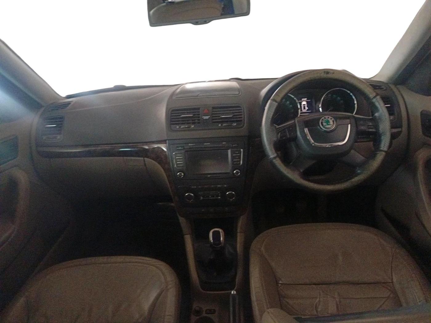 2011 Skoda Yeti AMBITION 2.0 TDI CR 4X2, Diesel, Manual, 1,56,249 km, interior