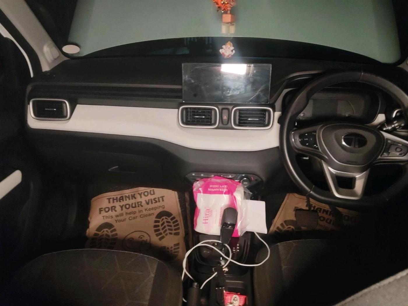 2025 Tata PUNCH Creative Plus AMT, Petrol, Automatic, 16,916 km, interior
