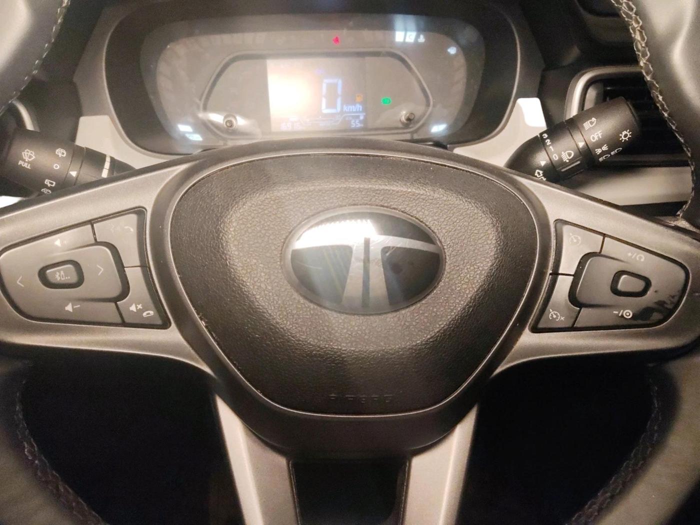 2025 Tata PUNCH Creative Plus AMT, Petrol, Automatic, 16,916 km, interior