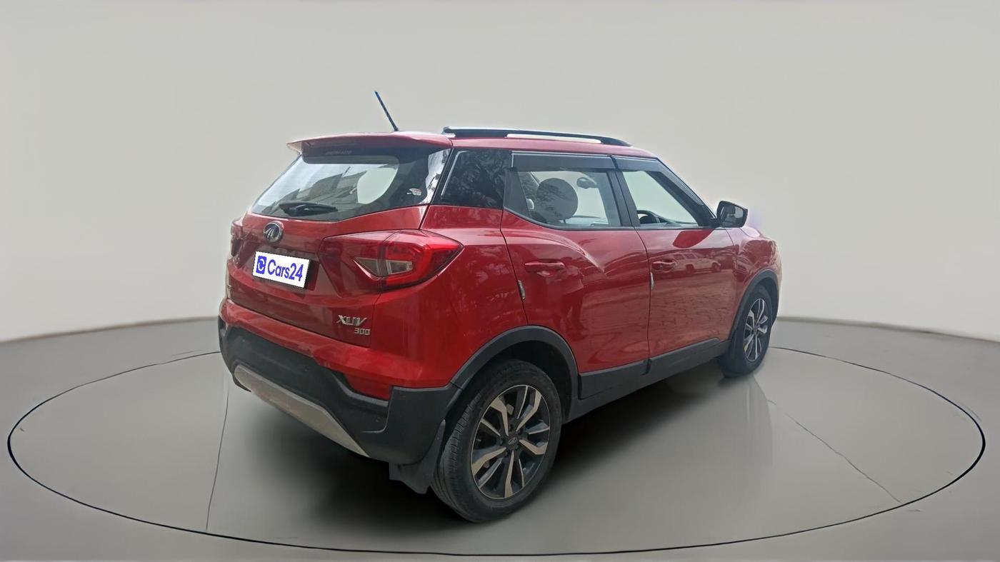 2021 Mahindra XUV300 W8 (O) 1.5 DIESEL, Diesel, Manual, 1,35,637 km, exterior