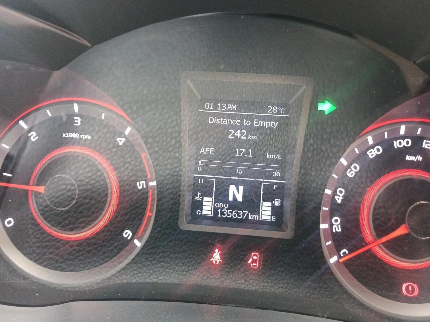 2021 Mahindra XUV300 W8 (O) 1.5 DIESEL, Diesel, Manual, 1,35,637 km, interior