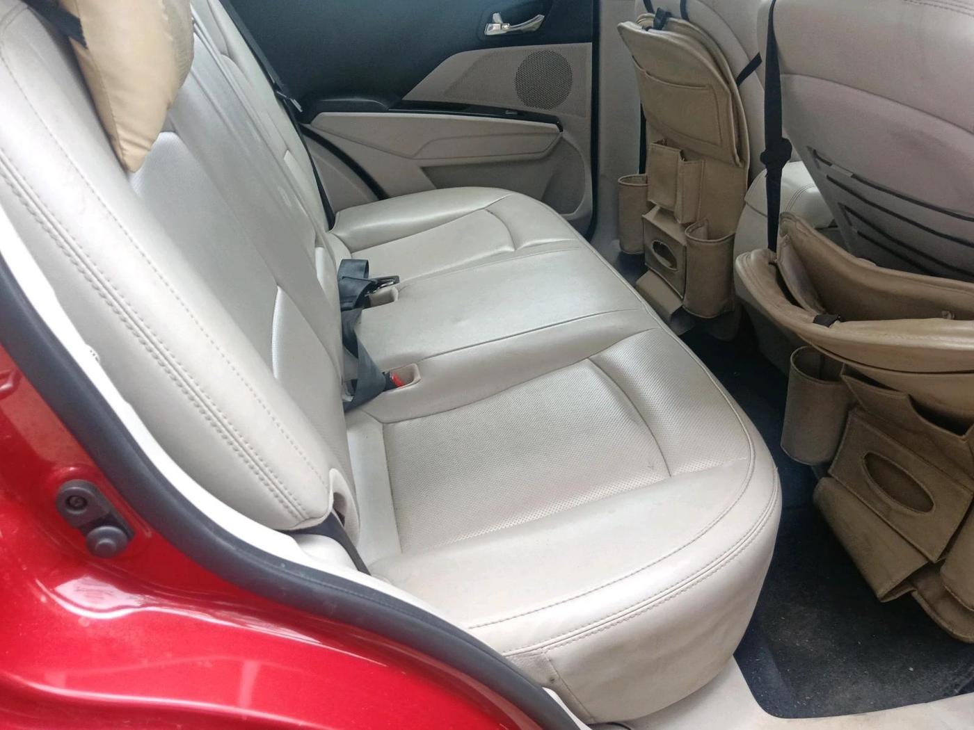 2021 Mahindra XUV300 W8 (O) 1.5 DIESEL, Diesel, Manual, 1,35,637 km, interior