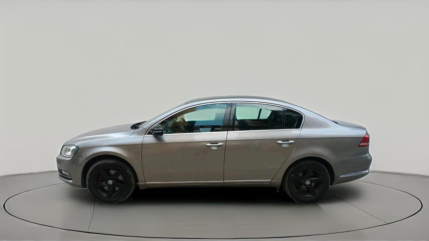 2012 Volkswagen Passat HIGHLINE DSG, Diesel, Automatic, 1,75,644 km, exterior