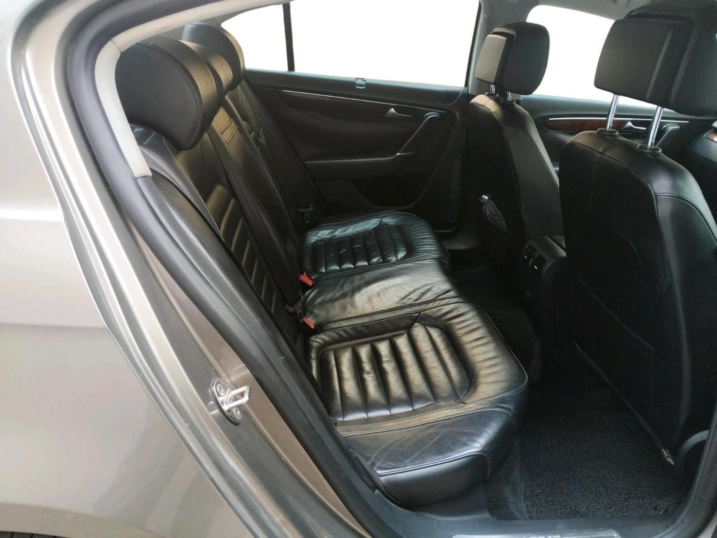 2012 Volkswagen Passat HIGHLINE DSG, Diesel, Automatic, 1,75,644 km, interior
