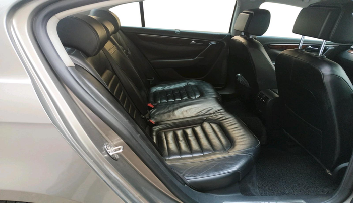 2012 Volkswagen Passat HIGHLINE DSG, Diesel, Automatic, 1,75,644 km, interior