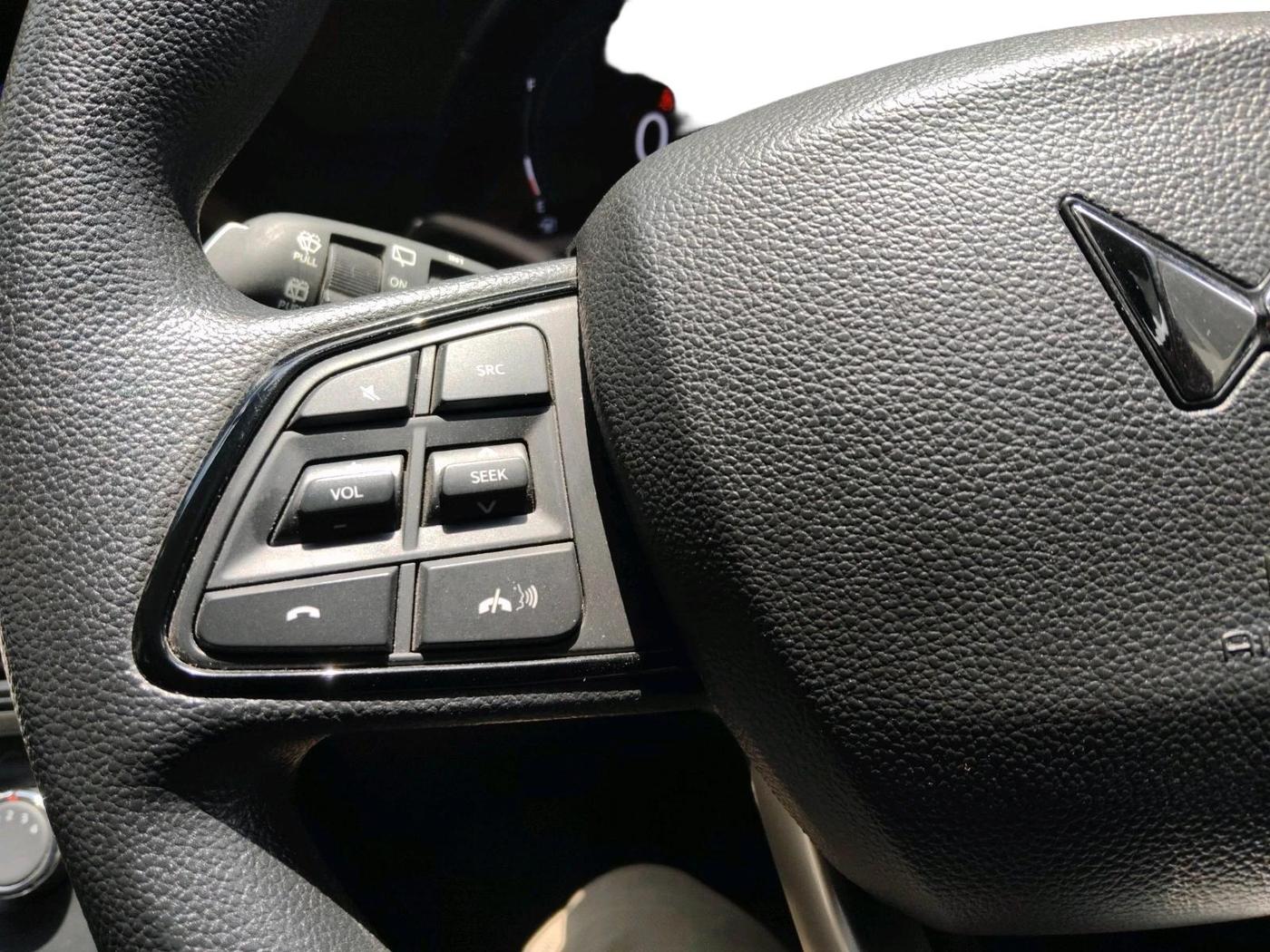 2022 Mahindra XUV700 AX 5 P AT 5 STR, Petrol, Automatic, 30,600 km, interior
