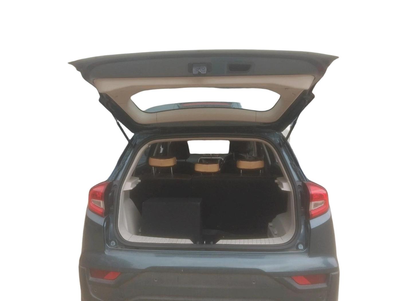 2021 Mahindra XUV300 W6 1.5 Diesel, Diesel, Manual, 1,09,226 km, exterior