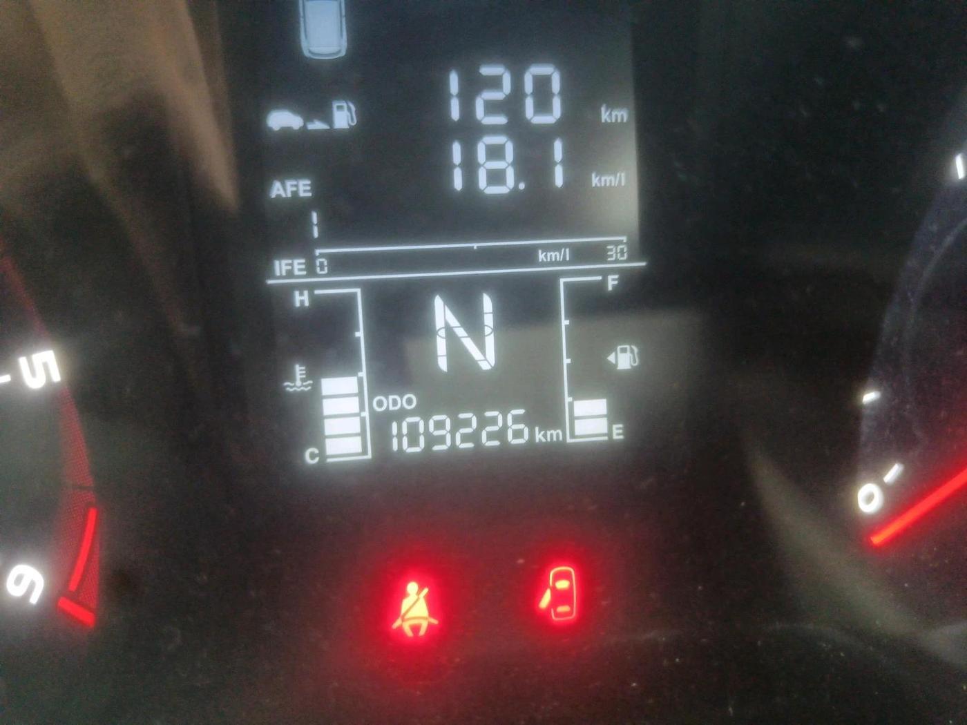 2021 Mahindra XUV300 W6 1.5 Diesel, Diesel, Manual, 1,09,226 km, interior