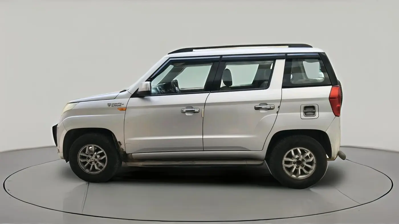 2017 Mahindra TUV300 T8 AMT, Diesel, Automatic, 2,30,849 km, exterior