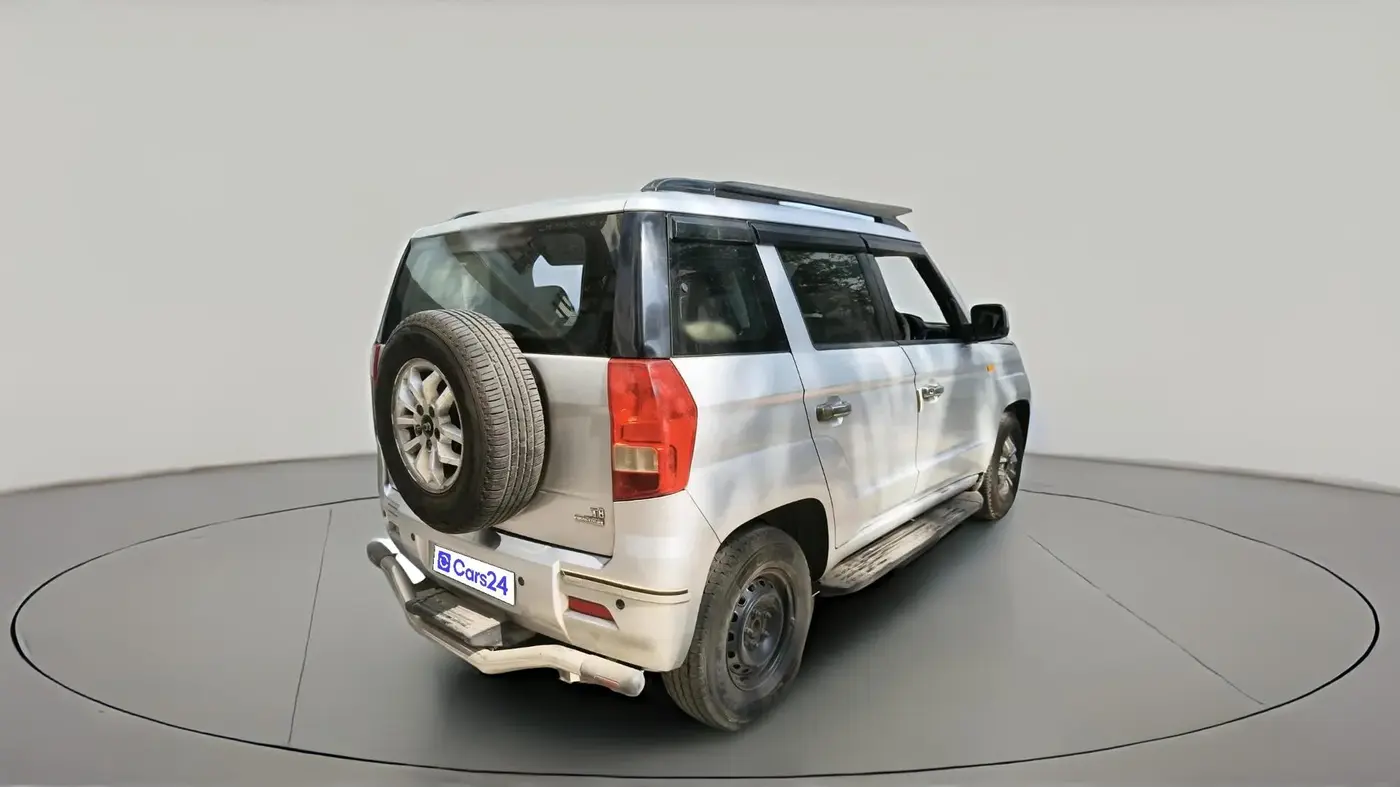 2017 Mahindra TUV300 T8 AMT, Diesel, Automatic, 2,30,849 km, exterior