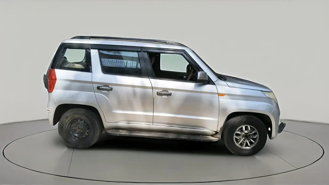 2017 Mahindra TUV300 T8 AMT, Diesel, Automatic, 2,30,849 km, exterior