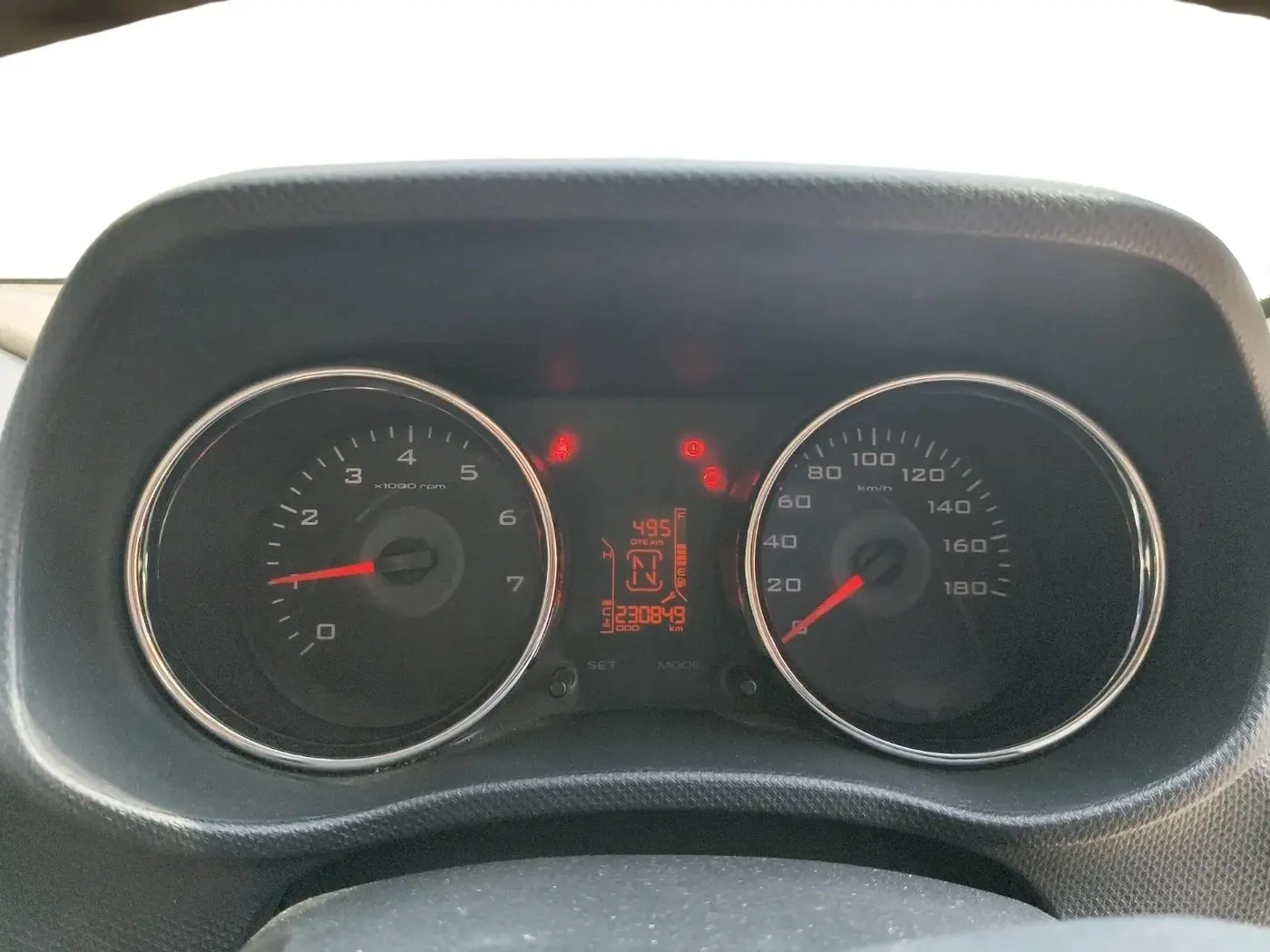 2017 Mahindra TUV300 T8 AMT, Diesel, Automatic, 2,30,849 km, interior