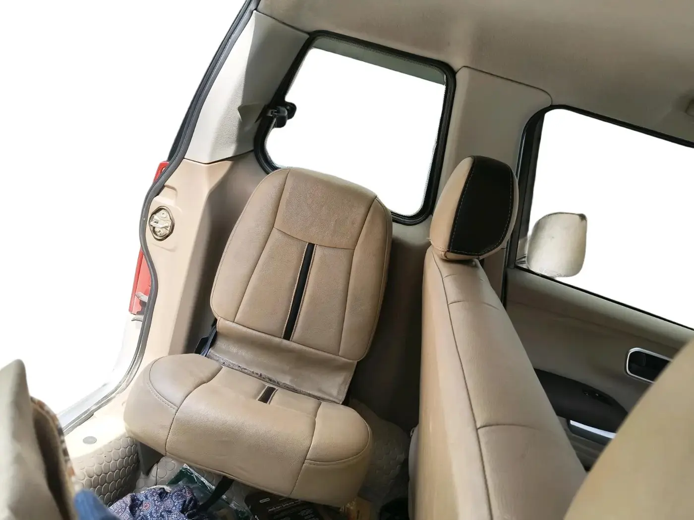 2017 Mahindra TUV300 T8 AMT, Diesel, Automatic, 2,30,849 km, interior