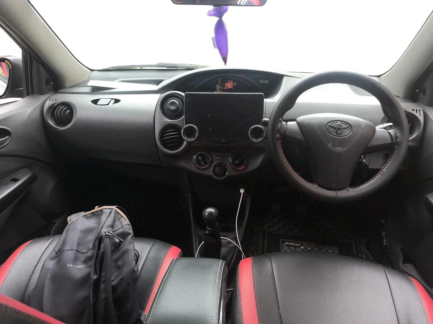 2013 Toyota Etios Liva G, Petrol, Manual, 63,838 km, interior