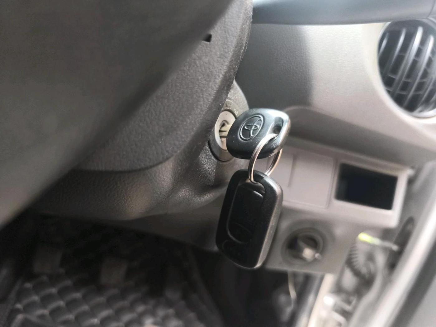 2013 Toyota Etios Liva G, Petrol, Manual, 63,838 km, interior