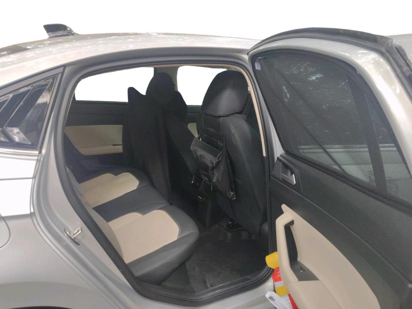 2025 Volkswagen VIRTUS TOPLINE TSI 1.0 AT, Petrol, Automatic, 11,392 km, interior