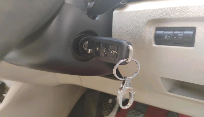 2011 Skoda Fabia ELEGANCE 1.6 MPI, Petrol, Manual, 1,72,131 km, interior