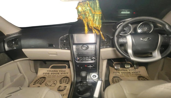 2015 Mahindra XUV500 W10, Diesel, Manual, 1,62,371 km, interior