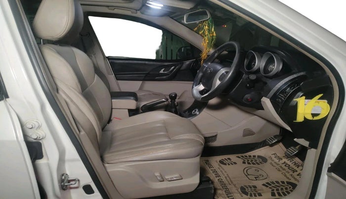 2015 Mahindra XUV500 W10, Diesel, Manual, 1,62,371 km, interior