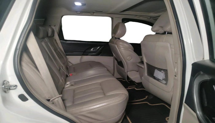 2015 Mahindra XUV500 W10, Diesel, Manual, 1,62,371 km, interior