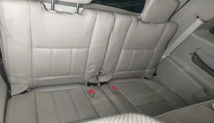 2015 Mahindra XUV500 W10, Diesel, Manual, 1,62,371 km, interior