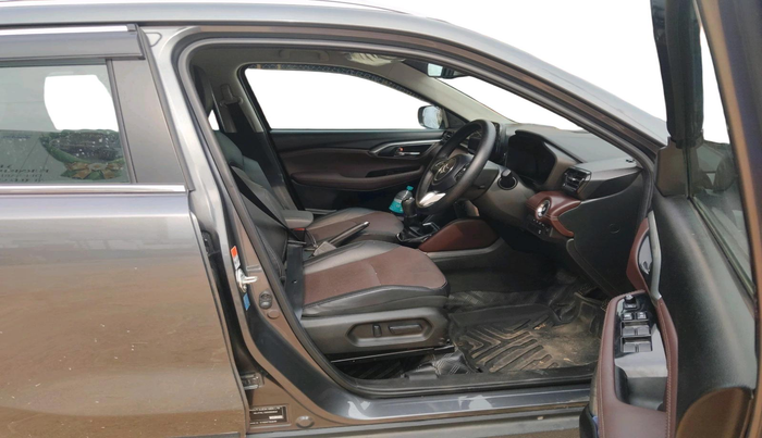 2025 Maruti Grand Vitara ALPHA SMART HYBRID, Petrol, Manual, 6,375 km, interior