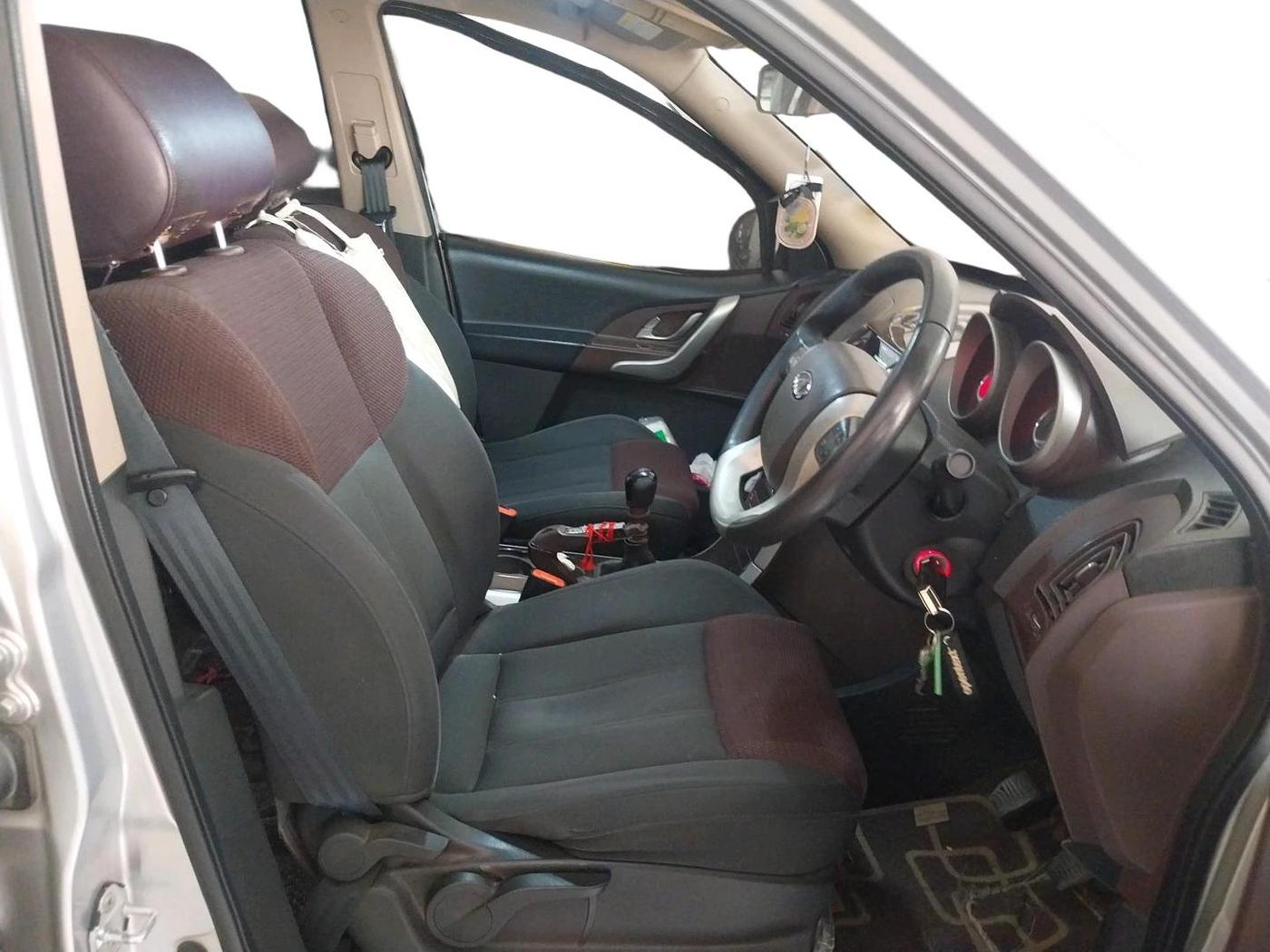 2015 Mahindra XUV500 W6, Diesel, Manual, 1,36,267 km, interior